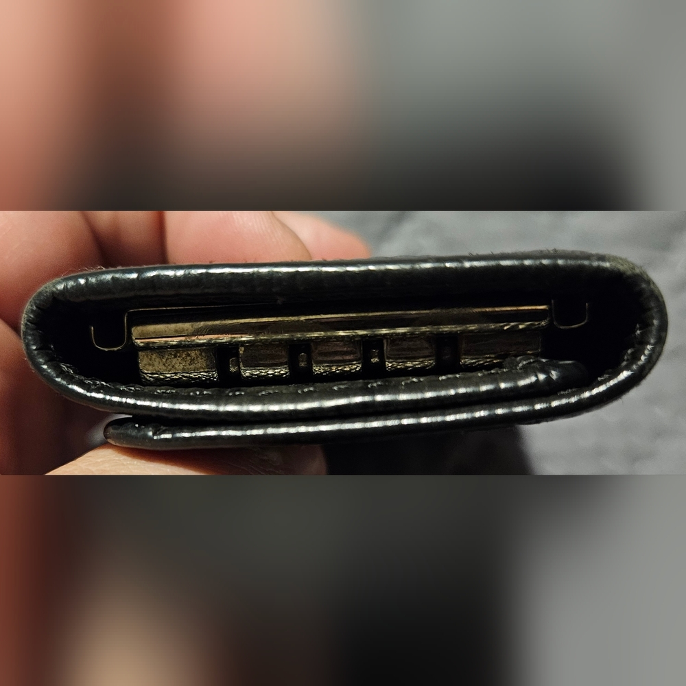 LOUIS VUITTON - PRISTINE LV EPI KEY CASE - Picture 11 of 16
